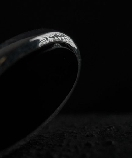 if you keep your style timeless and classic and never forget a little wow-factor ___ then this sterling silver ring mixed with oblique oval onyx is made for you.