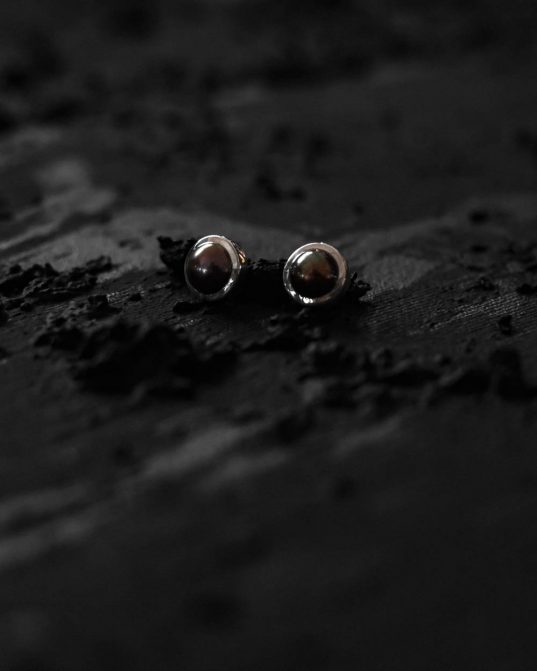 ___due to their nature, no two pearls are alike. pearls will vary in color, shape and overtone. dimples, birthmarks, surface imperfections may be present and speak to their nature making each pearl unique ___each piece of jewelry is one of a kind and may differ in a small nuances from the one that's shown in the picture.
