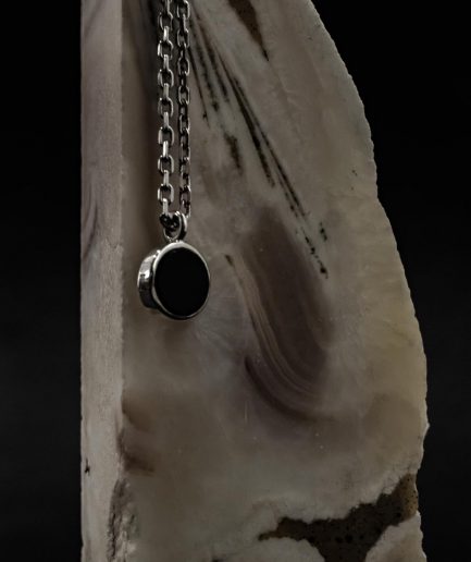 pendant with 10 mm onyx