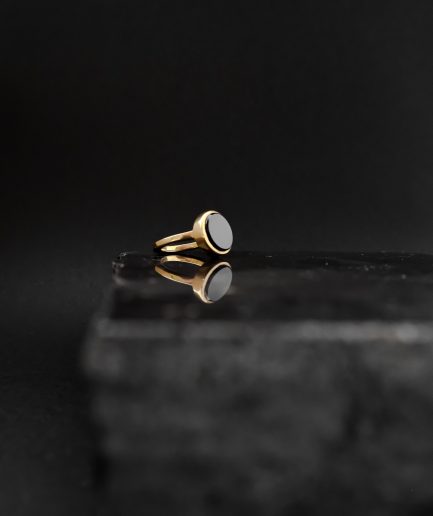 made simple yet impactful, this gold-plated sterling silver ring embodies magic and chic.