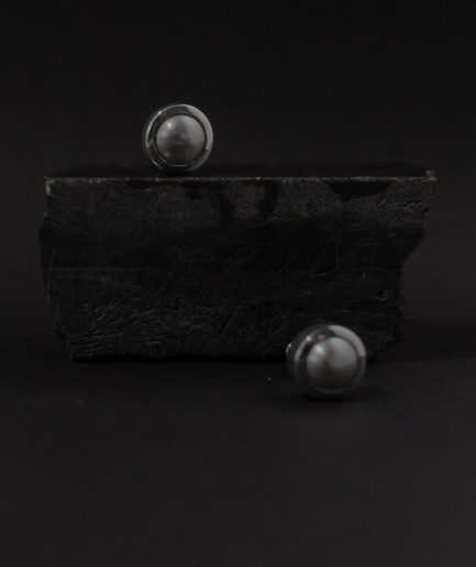7 mm tahitian pearls set into bright silver frames