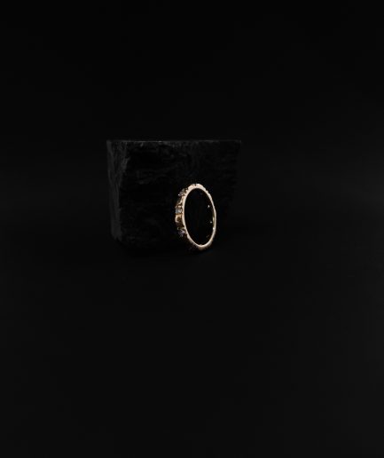 4K (585°) zelta gredzens ar desmi spēcīgi zaigojošiem 2 mm briljantiem
